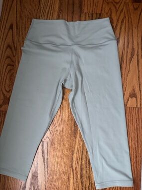 Athleta  Transcend  crop Capri   Leggings - Sage Green, P Med